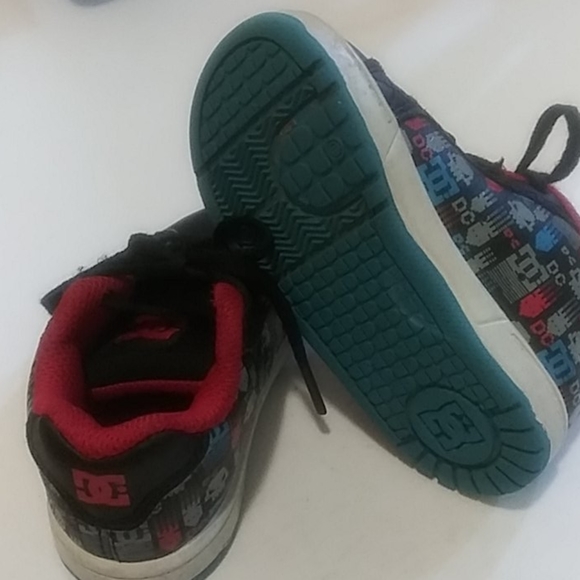 DC Boys Comics Sneakers Size 5 - Picture 6 of 9